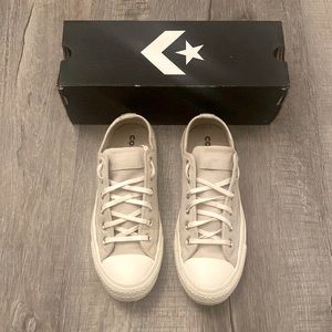 Converse LOWTOP Chuck Taylors. Size 7 1/2 Womens. Men’s size 5.5